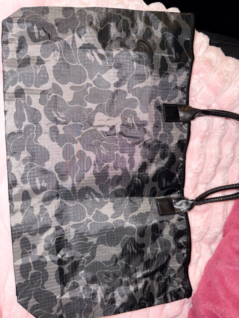 Bathing ape Medium black camo tote